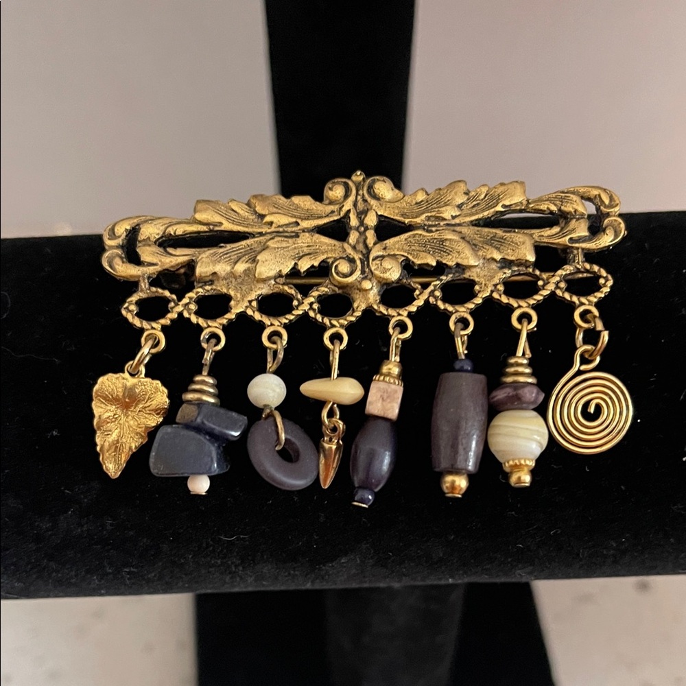 Highly detailed Vintage Gold and Purple Beaded Brooch - Picture 1 of 2